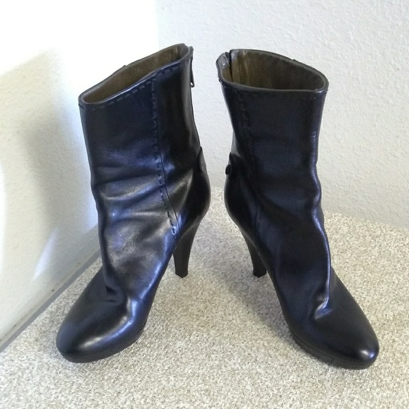 Gryson Black Leather Ankle Boots. - Picture 4 of 7